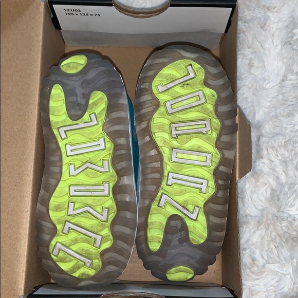 Air Jordan 11 - Picture 3 of 3